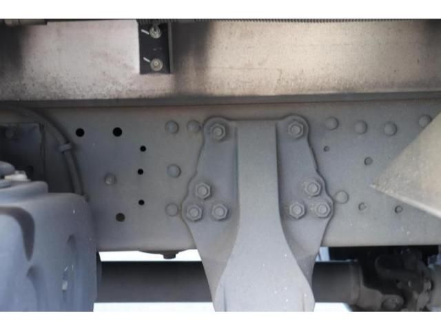 Mitsubishi FIGHTER 2016-03 8331894-26