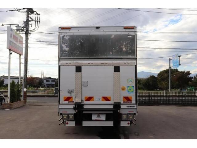 Mitsubishi FIGHTER 2016-03 8331894-4