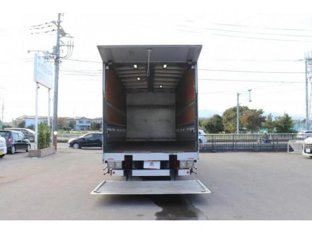 Mitsubishi FIGHTER 2016-03 8331894-6