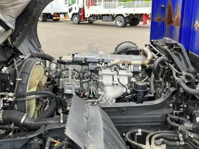 Mitsubishi FIGHTER 2020-07 8331889-14