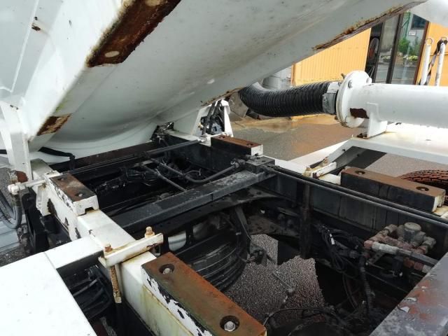 Mitsubishi FIGHTER 2016-05 8331882-13