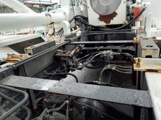 Mitsubishi FIGHTER 2016-05 8331882-14