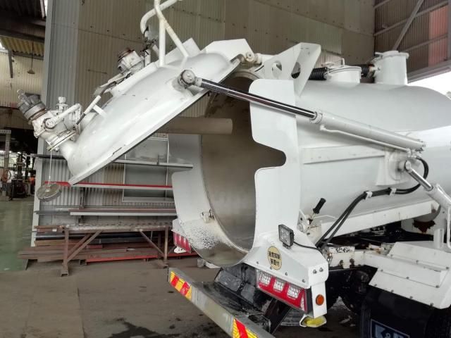 Mitsubishi FIGHTER 2016-05 8331882-16