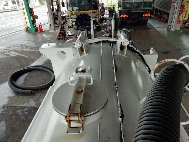 Mitsubishi FIGHTER 2016-05 8331882-23