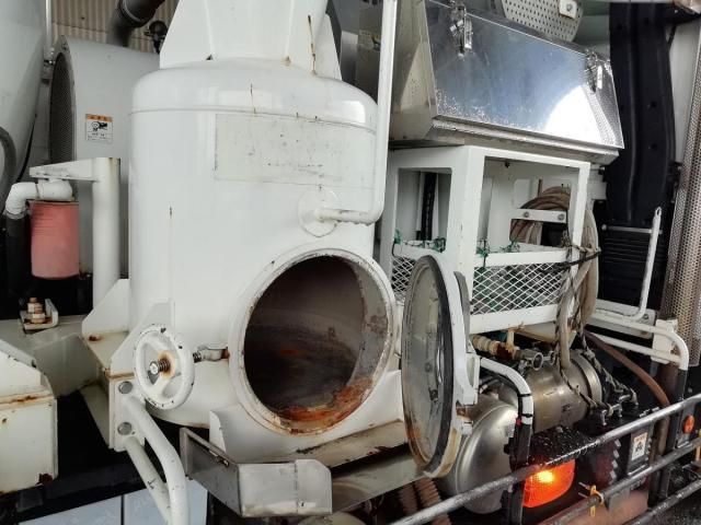 Mitsubishi FIGHTER 2016-05 8331882-25