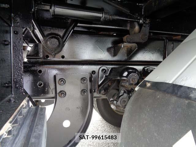 Mitsubishi FIGHTER 2020-07 8335821-24