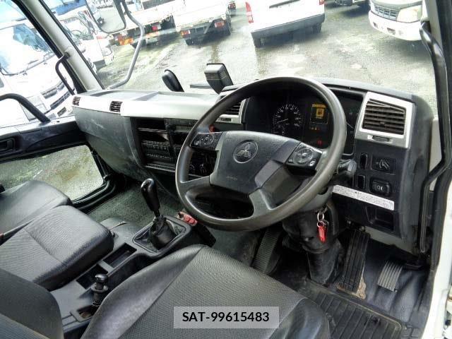 Mitsubishi FIGHTER 2020-07 8335821-2