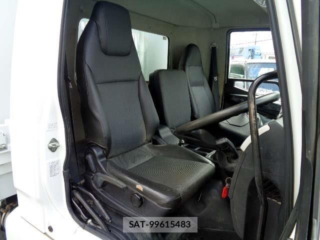 Mitsubishi FIGHTER 2020-07 8335821-4