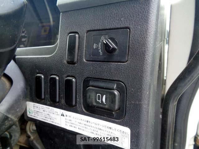 Mitsubishi FIGHTER 2020-07 8335821-5