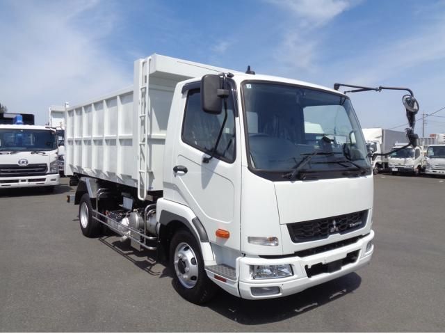 Mitsubishi FIGHTER 2026-01 8331884-0