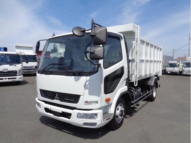 Mitsubishi FIGHTER 2026-01 8331884-1