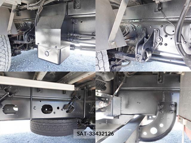 Mitsubishi FIGHTER 2012-09 8335817-16