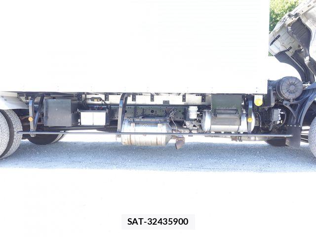 Mitsubishi FIGHTER 2019-07 8354458-16
