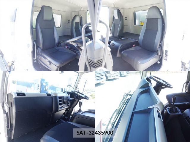 Mitsubishi FIGHTER 2019-07 8354458-20