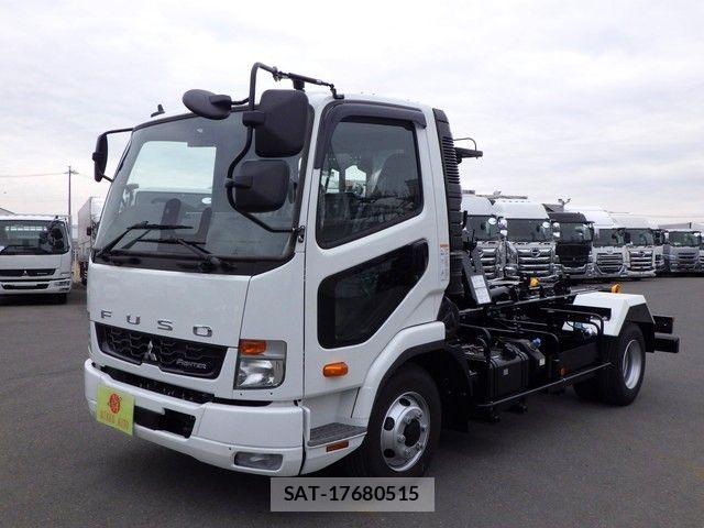 Mitsubishi FIGHTER 2025-10 8354453-0