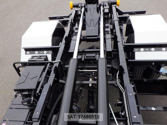Mitsubishi FIGHTER 2025-10 8354453-11