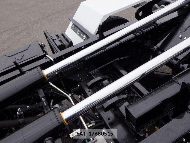 Mitsubishi FIGHTER 2025-10 8354453-12