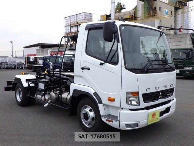 Mitsubishi FIGHTER 2025-10 8354453-1