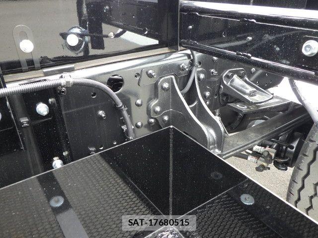 Mitsubishi FIGHTER 2025-10 8354453-19