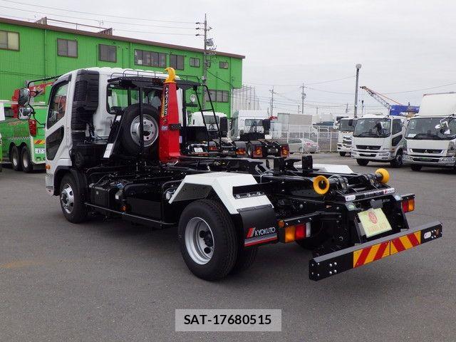 Mitsubishi FIGHTER 2025-10 8354453-2