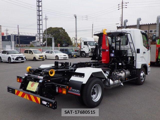 Mitsubishi FIGHTER 2025-10 8354453-3