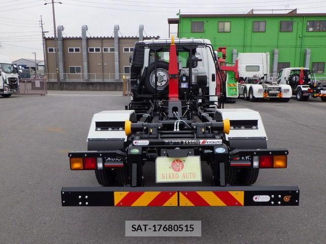 Mitsubishi FIGHTER 2025-10 8354453-5