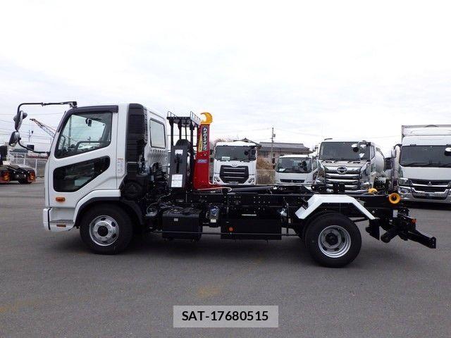 Mitsubishi FIGHTER 2025-10 8354453-6