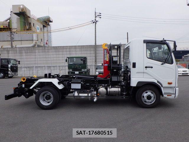 Mitsubishi FIGHTER 2025-10 8354453-7