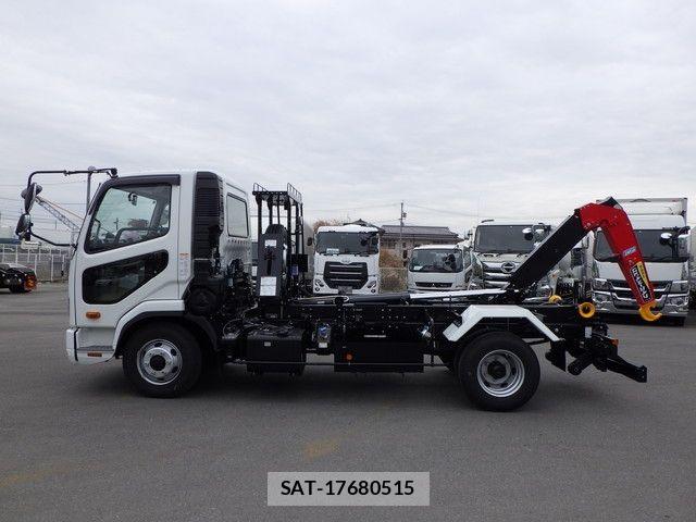 Mitsubishi FIGHTER 2025-10 8354453-8