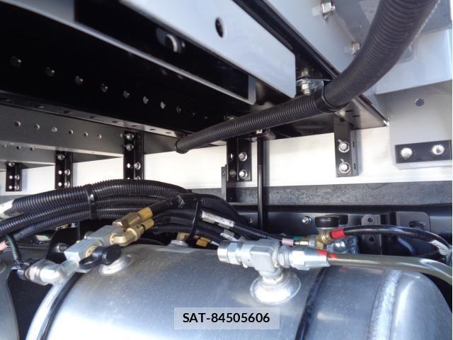 Mitsubishi FIGHTER 2025-10 8354446-15