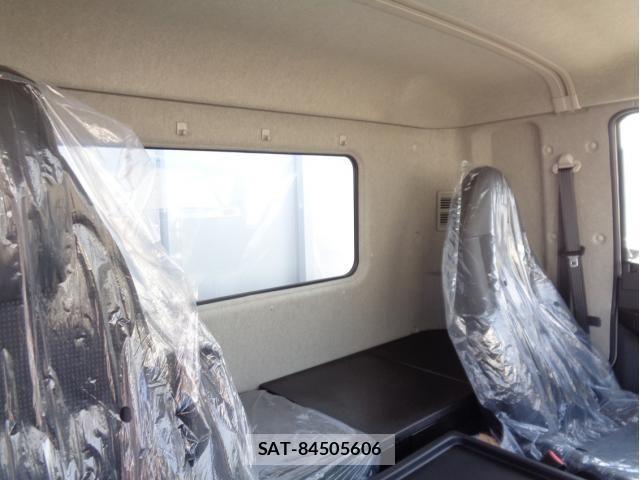 Mitsubishi FIGHTER 2025-10 8354446-20