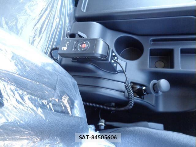 Mitsubishi FIGHTER 2025-10 8354446-21