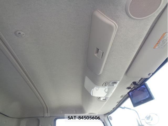 Mitsubishi FIGHTER 2025-10 8354446-23