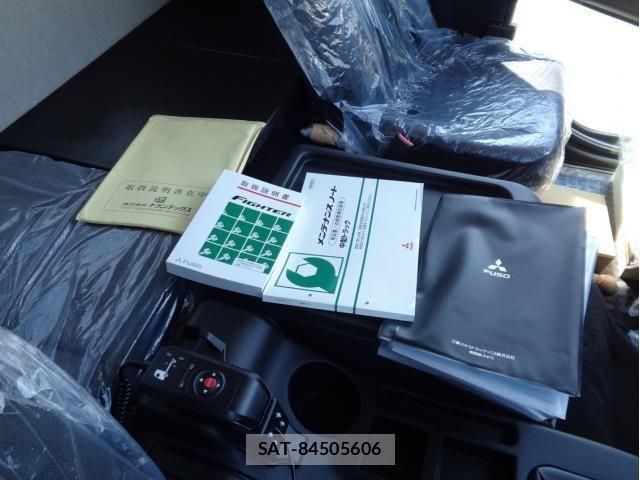 Mitsubishi FIGHTER 2025-10 8354446-26