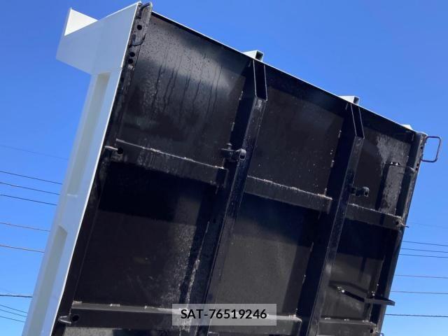 Mitsubishi FIGHTER 2025-10 8354454-11