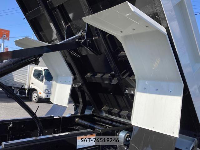 Mitsubishi FIGHTER 2025-10 8354454-12