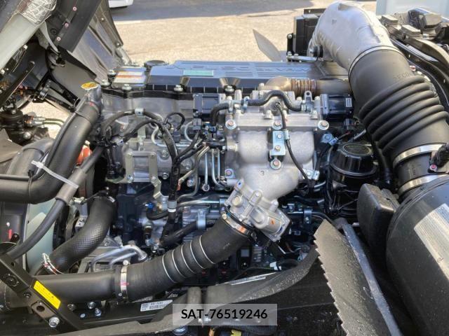 Mitsubishi FIGHTER 2025-10 8354454-16
