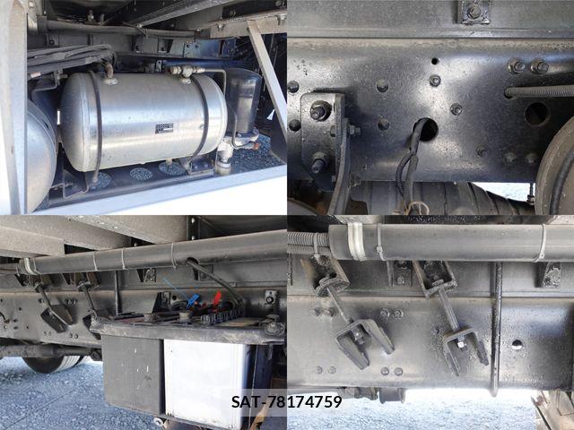 Mitsubishi FIGHTER 2012-05 8354460-13