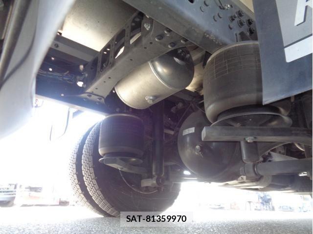 Mitsubishi FIGHTER 2023-02 8354444-14