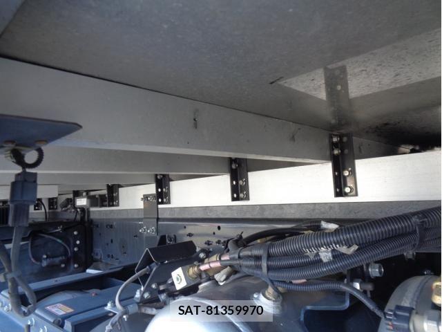Mitsubishi FIGHTER 2023-02 8354444-15