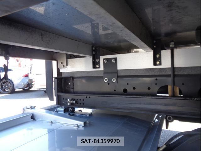 Mitsubishi FIGHTER 2023-02 8354444-17