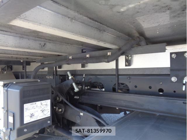 Mitsubishi FIGHTER 2023-02 8354444-18