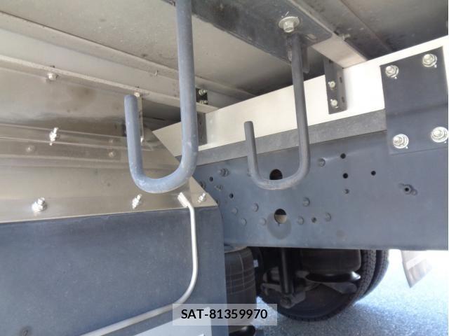 Mitsubishi FIGHTER 2023-02 8354444-19