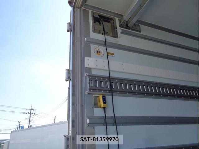 Mitsubishi FIGHTER 2023-02 8354444-6