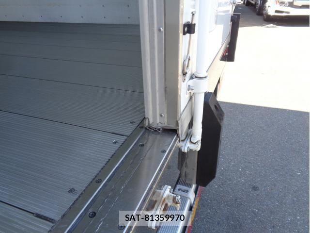 Mitsubishi FIGHTER 2023-02 8354444-7