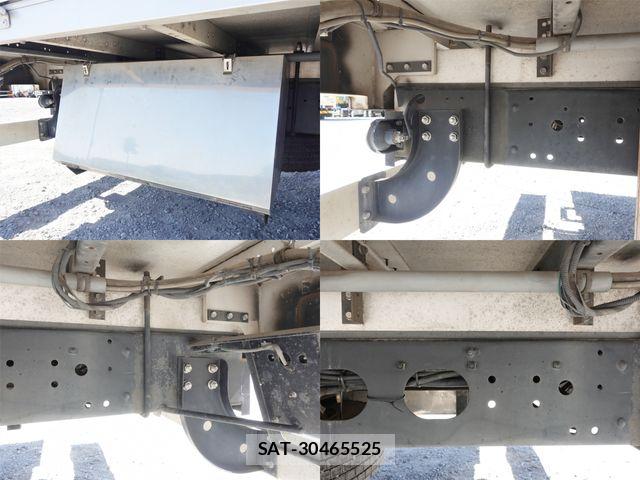 Mitsubishi FIGHTER 2012-01 8354459-17