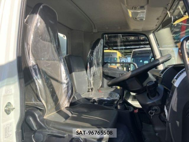 Mitsubishi FIGHTER 2020-08 8365896-27