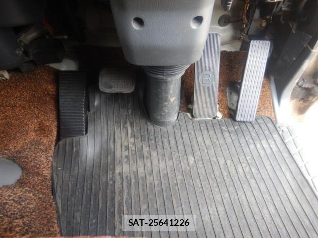 Mitsubishi FIGHTER 2006-11 8365894-18