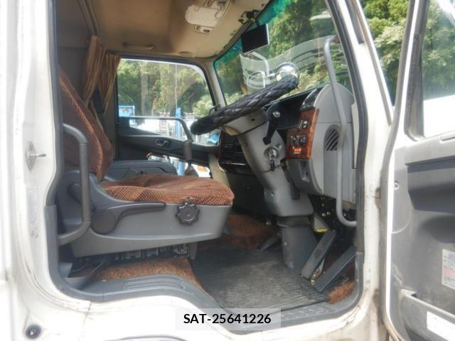 Mitsubishi FIGHTER 2006-11 8365894-8