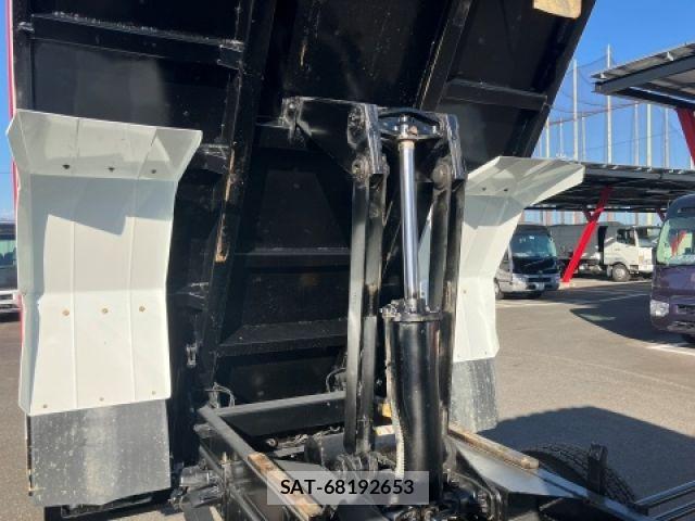 Mitsubishi FIGHTER 2020-08 8365898-12